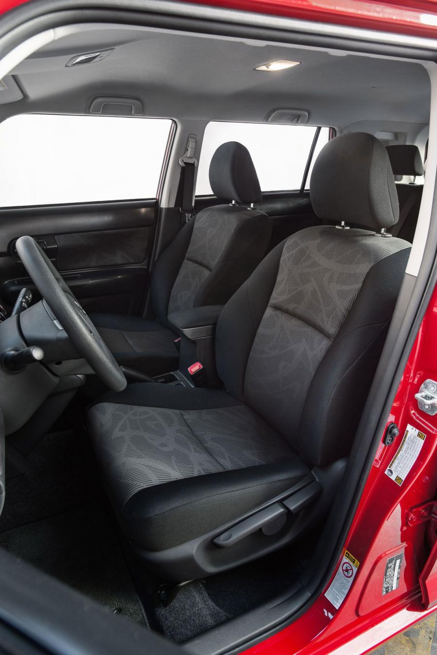 Интерьер Scion xB 2014 года  (фото 11 из 25)